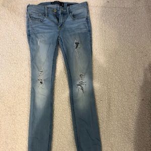hollister ripped skinny jeans- w:24 l:30 size 0R